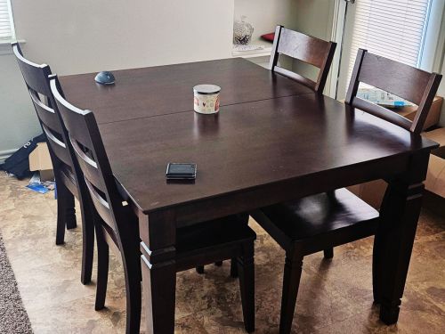 Dining set from Facebook Marketplace to furnish my apartment for cheap